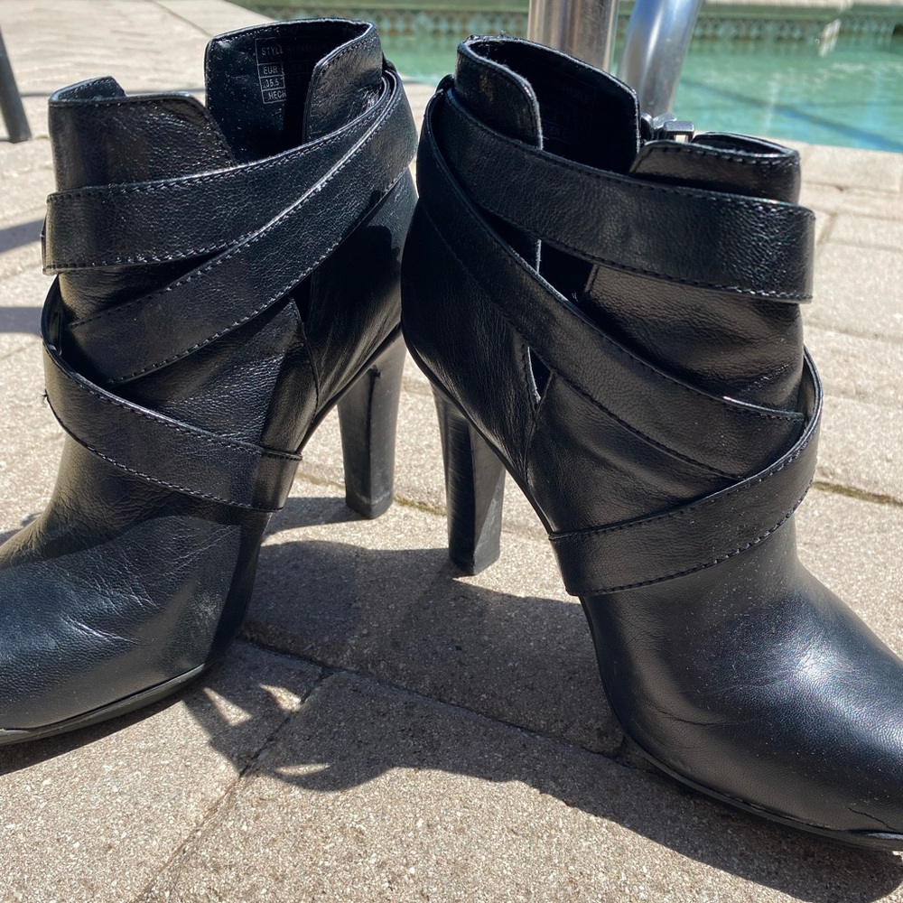Kenneth Cole Reaction Super High Heel Black Booties